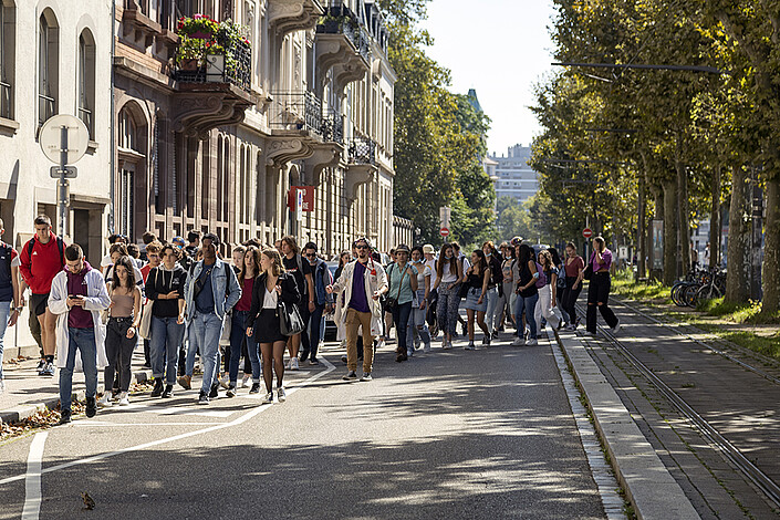 Les amicales organisent des visites entre le campus central et le campus historique (Diaporama : Catherine Schröder/Université de Strasbourg).